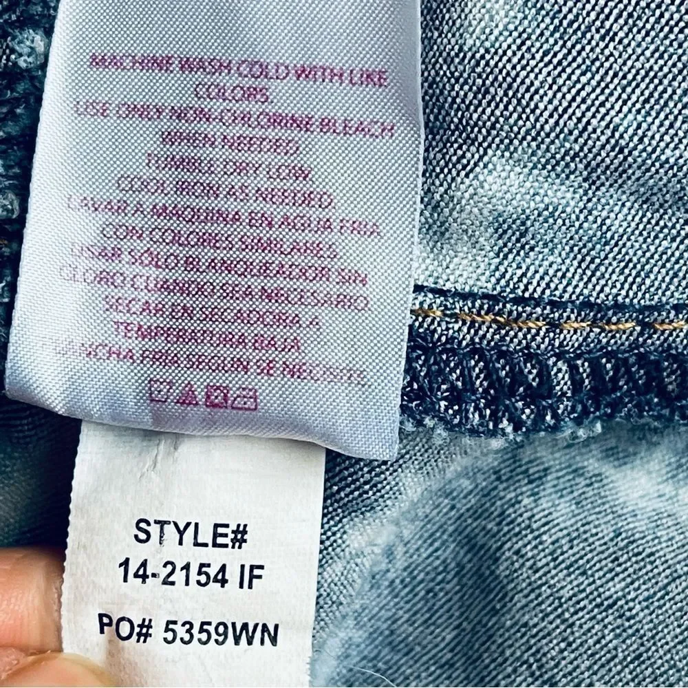 EUC No Boundaries High Waisted Acid Wash Denim Jean Shorts 11 - Picture 15 of 16